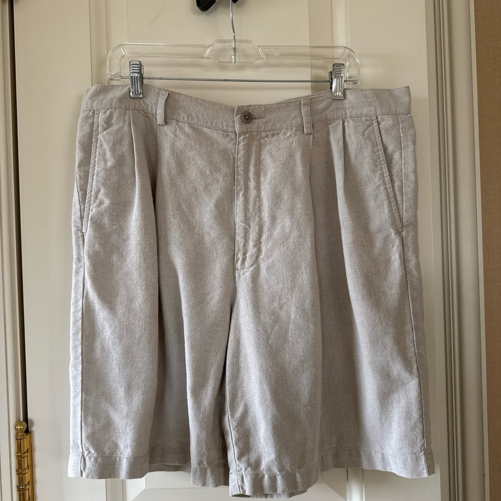 Eddie Bauer Khaki Shorts Mens 36 100% Linen Chino Pleated Classic  9” Inseam